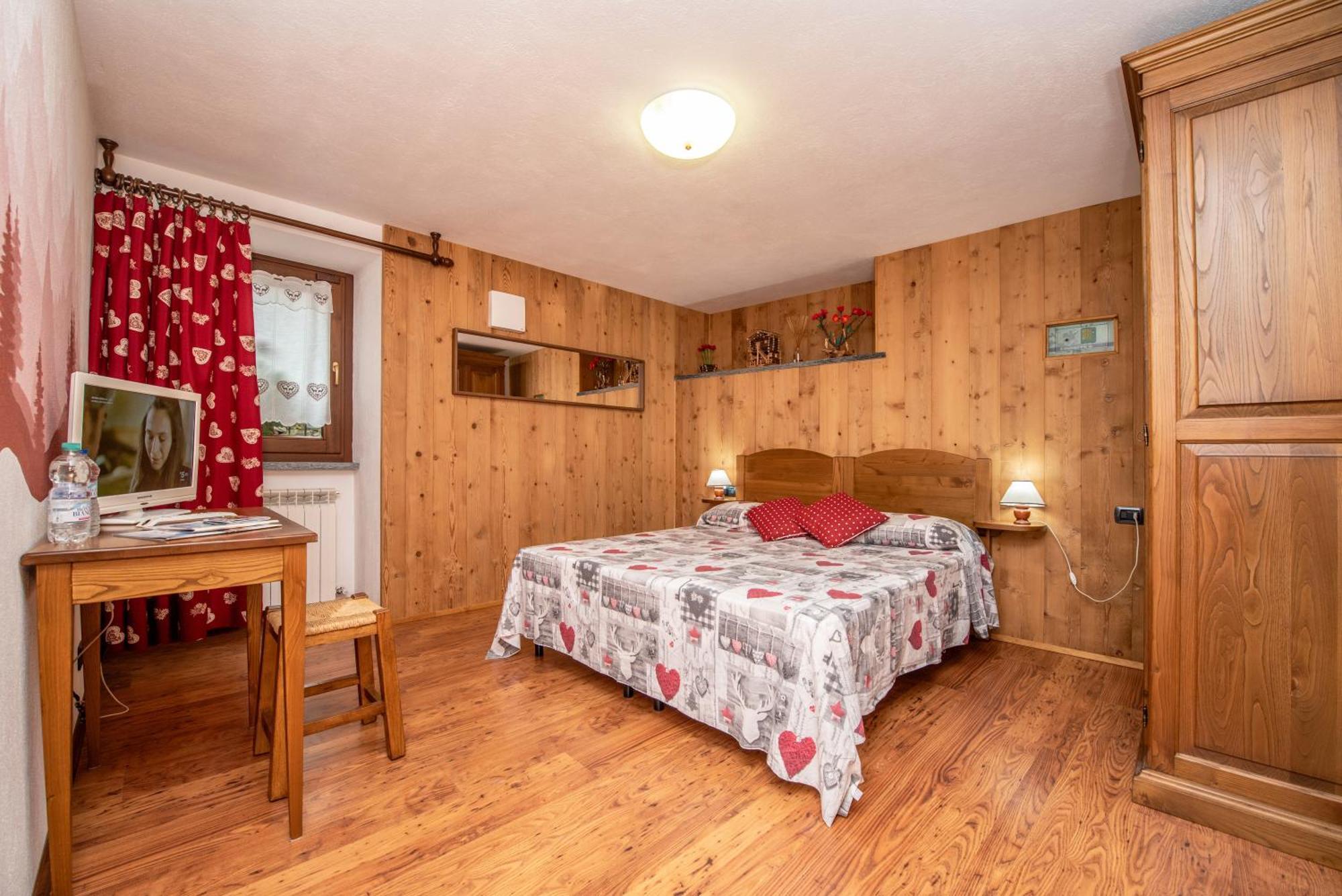 Agriturismo La Clochette ตอร์ญอน ภายนอก รูปภาพ
